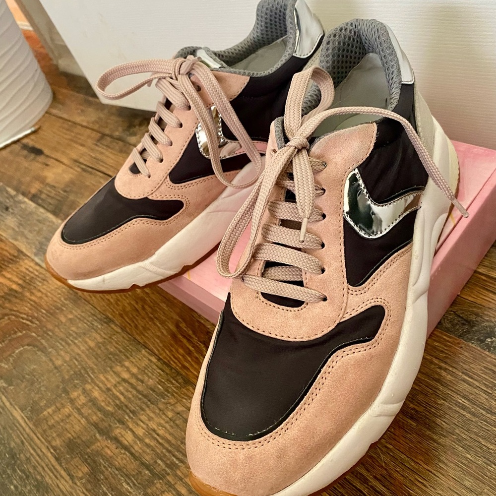 Voile Blanche Pink and Black Sneakers with Chunky Silhouette